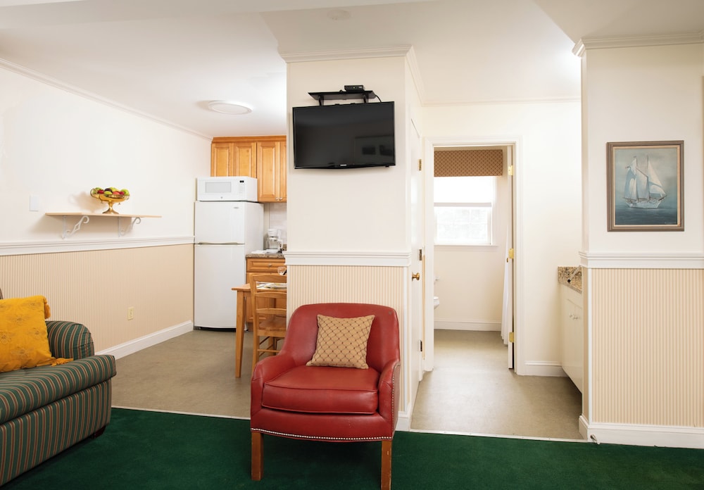 Traditional Apartment (No Pets) - Photo 4