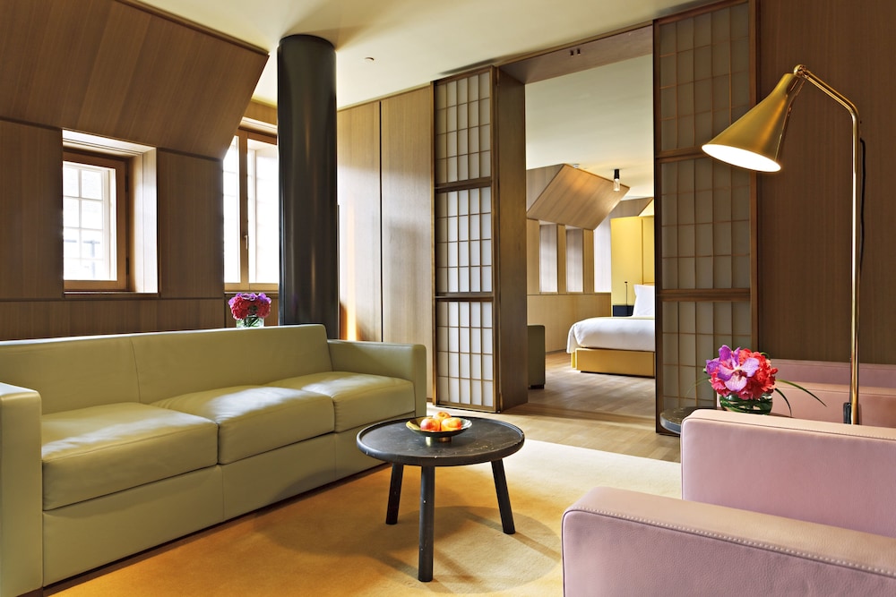 Suite (Oscar)