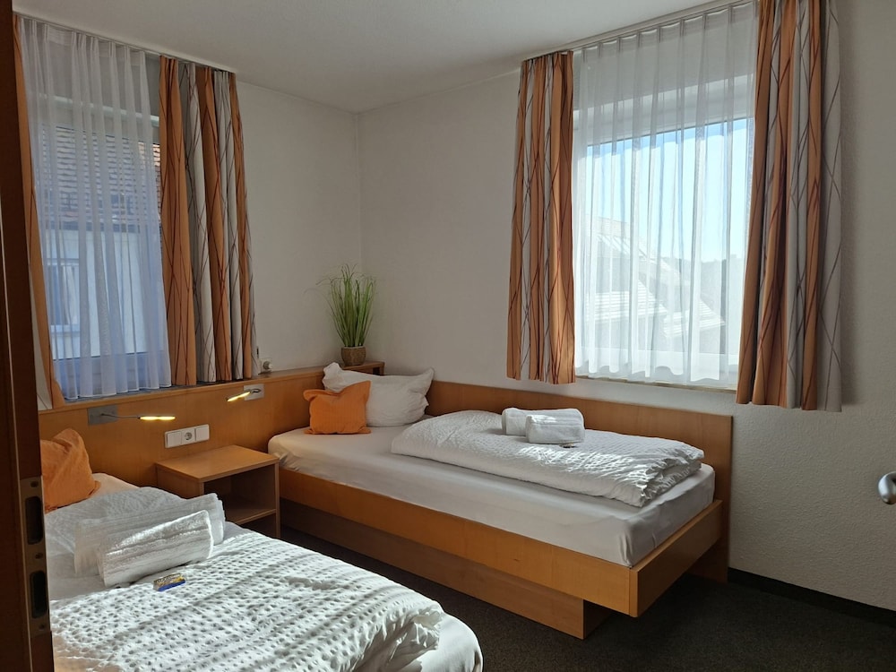 Exclusive Twin Room, Private Bathroom, Lake View photo 3