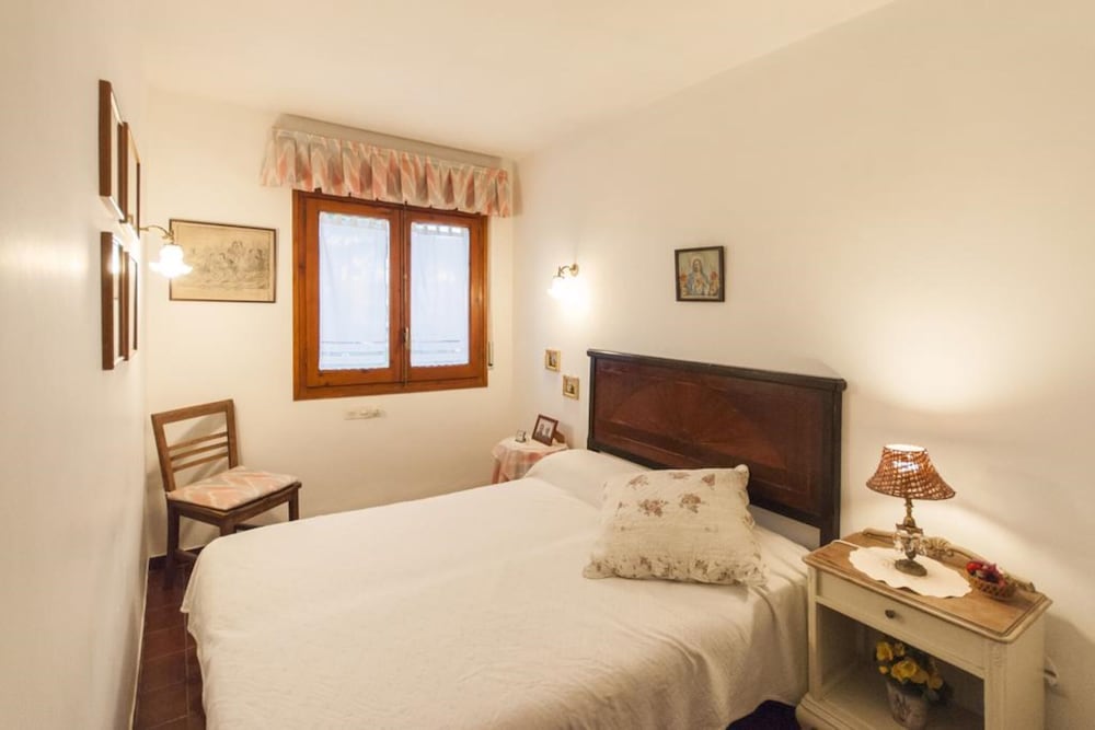 Casa Familiar, 4 Habitaciones, Vista al Jardín