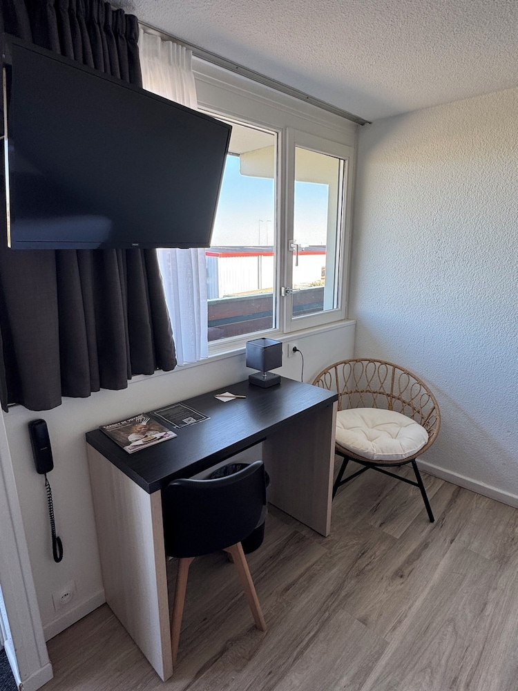 Standard Room, 1 Queen Bed
