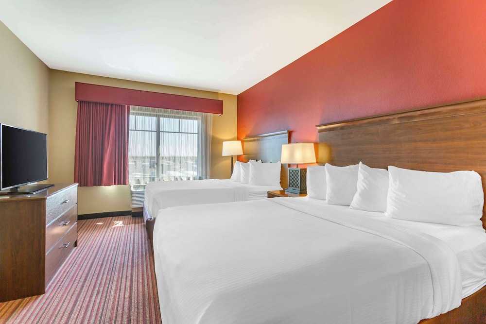 Suite, 2 Queen Beds, Non Smoking, Kitchen (Living Room, Sofabed, Full Kitchen) photo 2