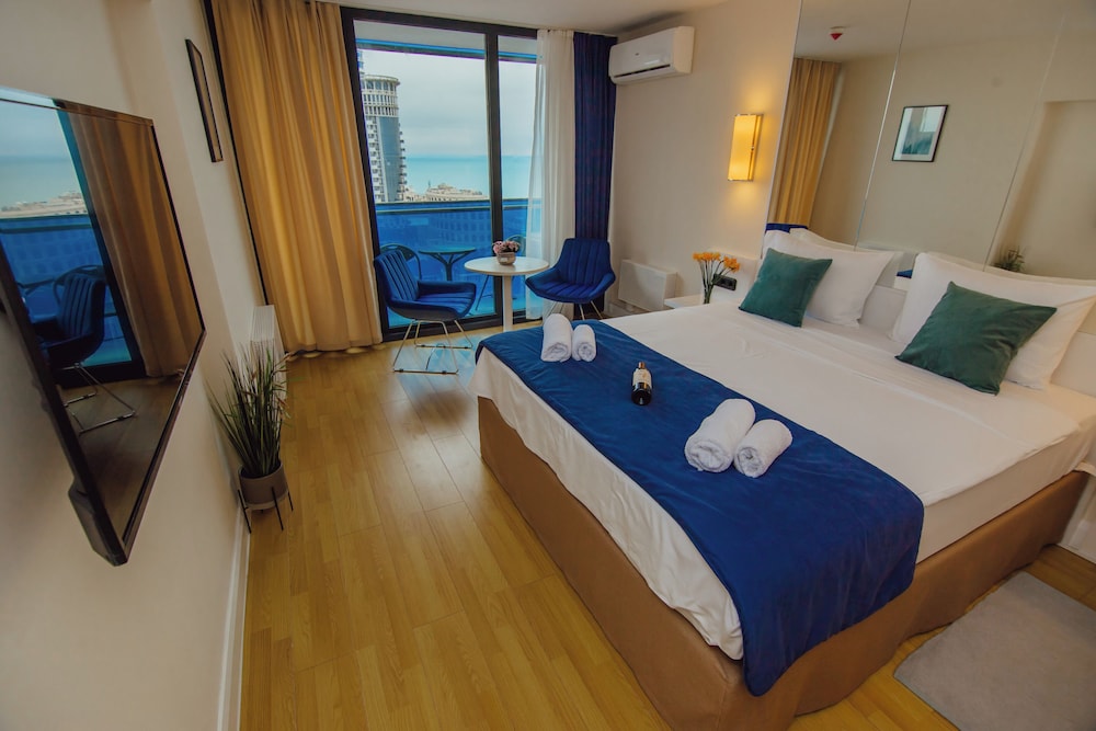 Deluxe Room, 1 King Bed, Sea View