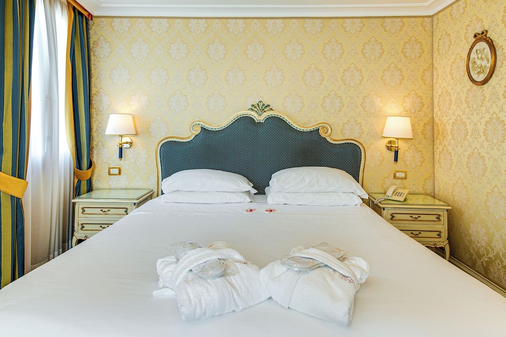 Deluxe Double Room, Canal View