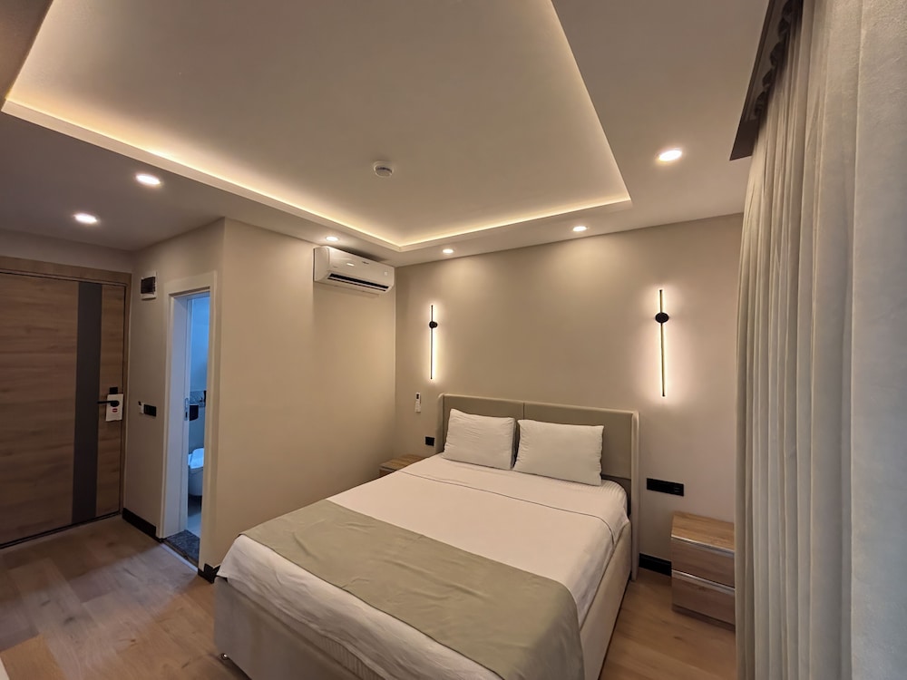 Comfort Room French Balcony