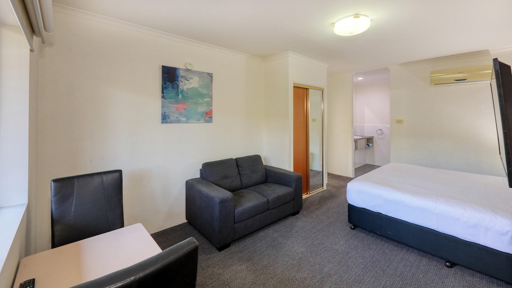Family Room, Multiple Beds, Non Smoking - Photo 3