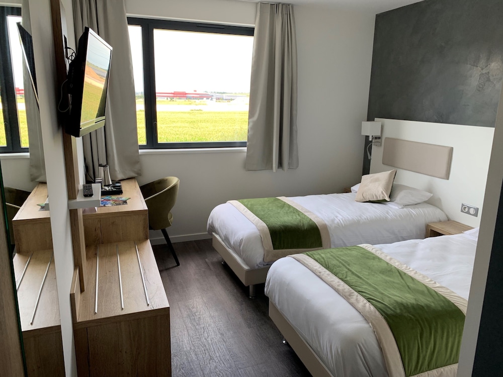 Standard Twin Room - Photo 3