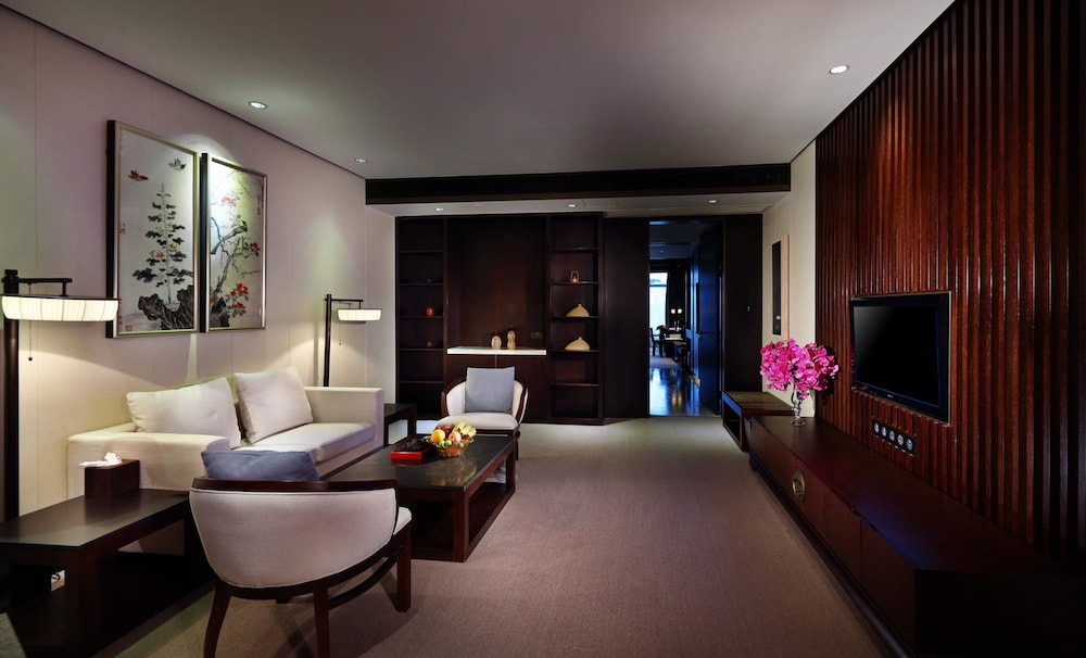 Executive Suite, 1 King Bed, Balcony, Golf View photo 1