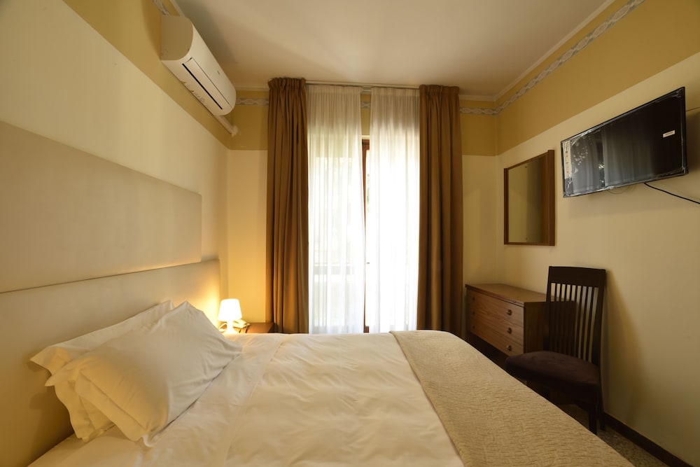Classic Double or Twin Room photo 2