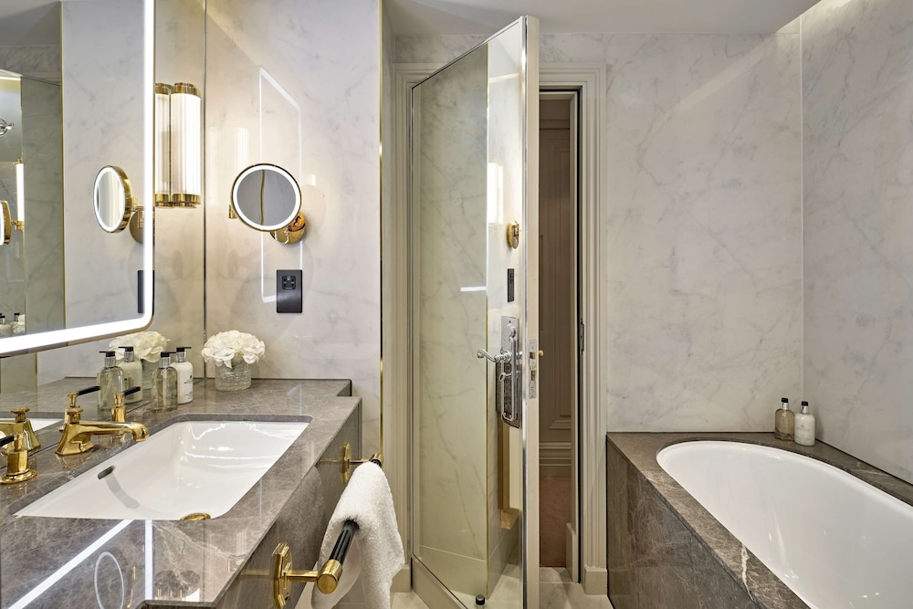 Suite, 1 King Bed (Duke Of Edinburgh Suite Newly Refurb) thumbnail 5
