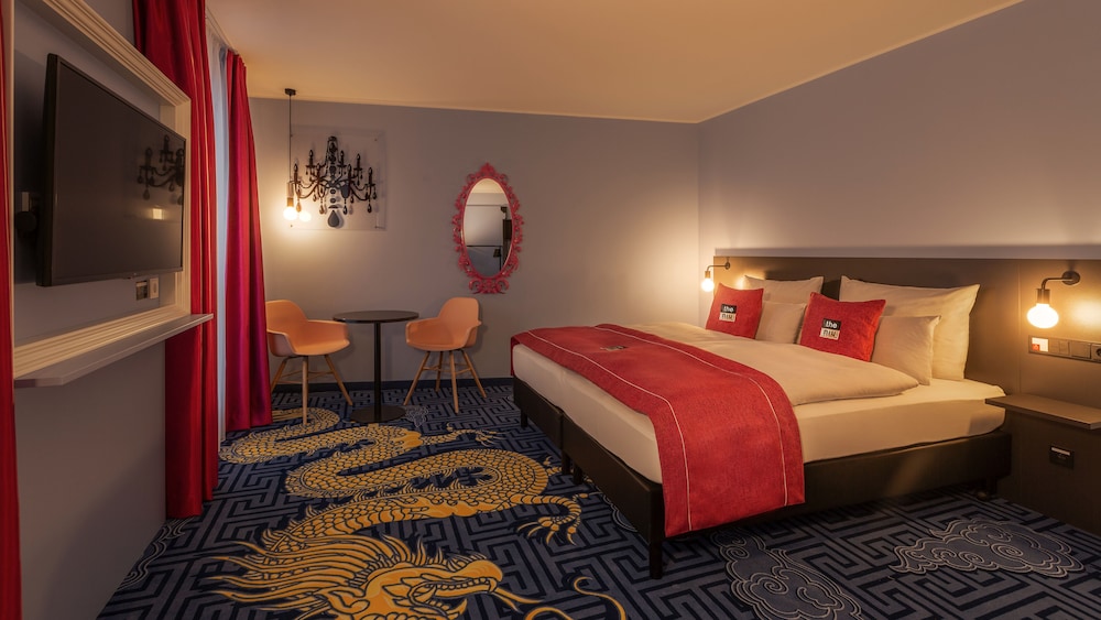 Premium Room, 1 Queen Bed, Accessible, Kitchenette - Photo 2