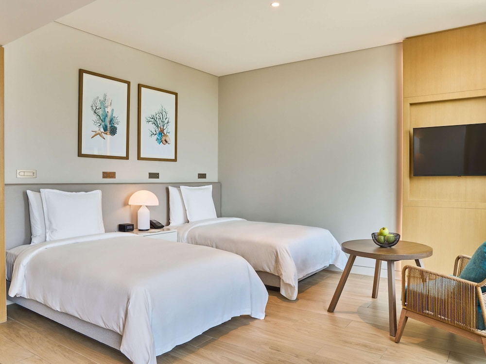 Beachfront Junior Suite with Private Terrace - 2 Single Bed photo 1