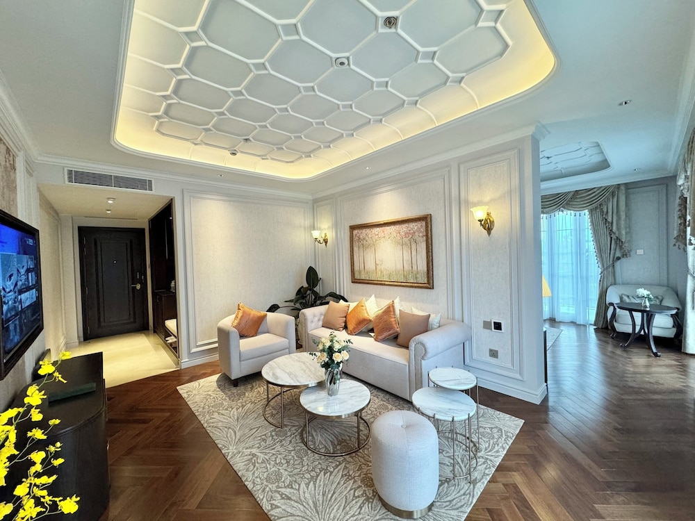Premier Suite - Photo 4