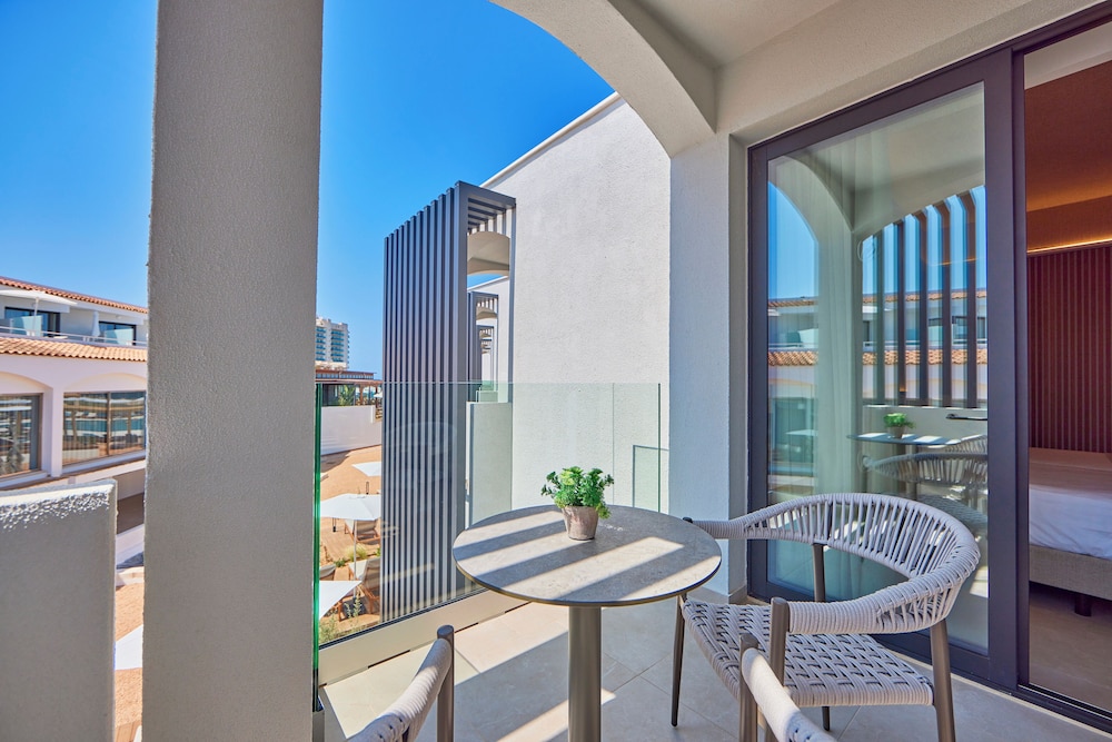 Family Suite, Balcony, Garden View (2 adults + 1 child)