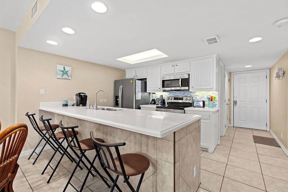 Luxury Condo, 2 Bedrooms, 2 Bathrooms, Oceanfront photo 2