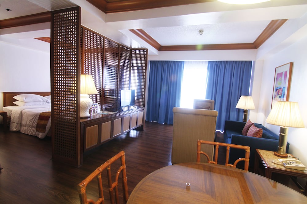 Park Tower Suite - Photo 5