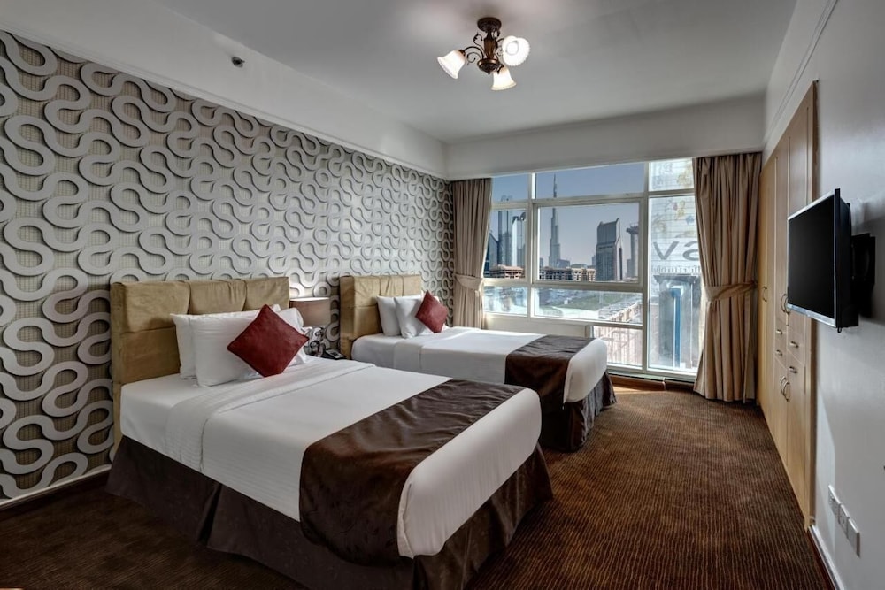 3 Bedroom Suite with Burj Khalifa View photo 2