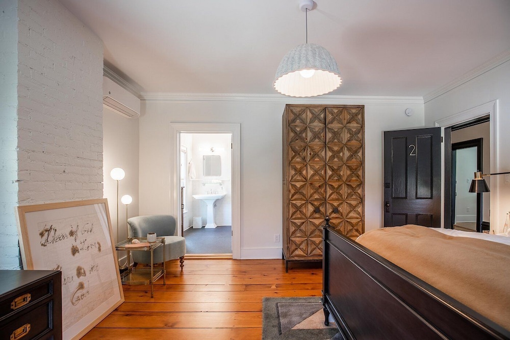 Superior Room, 1 King Bed photo 3