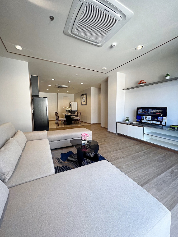 2 Bedrooms Exclusive Apartment (Unit 403) photo 1