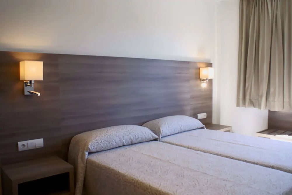 Apartment, 1 Bedroom, Balcony (1 Adult + 3 Children) photo 3