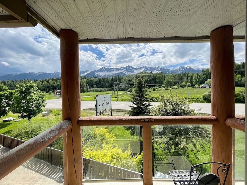 Family Suite (No Pets) - Photo 16