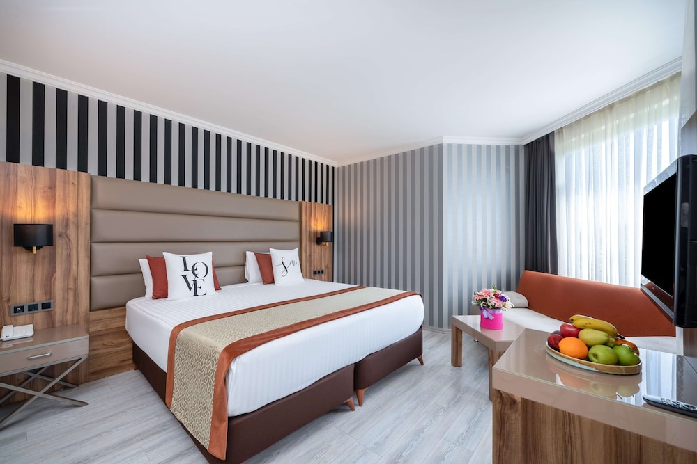 Standard Room, Pool View