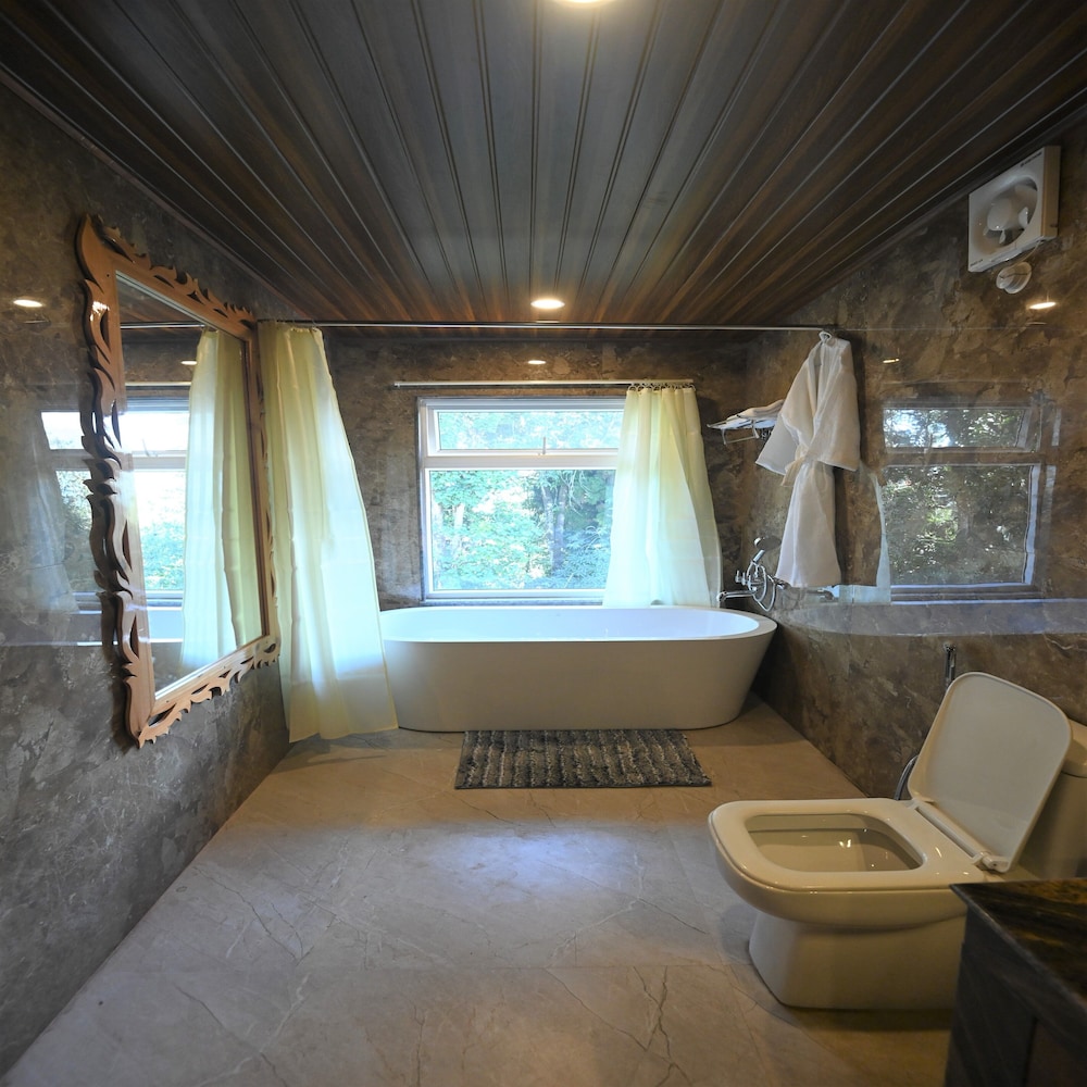 Luxury Family Room with Forest View - Photo 3