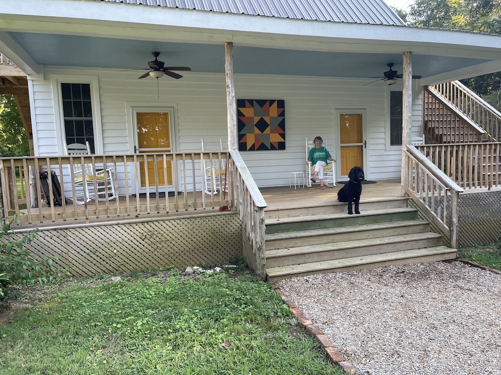 Deluxe Cottage, Accessible, Shared Bathroom (1850) photo 1