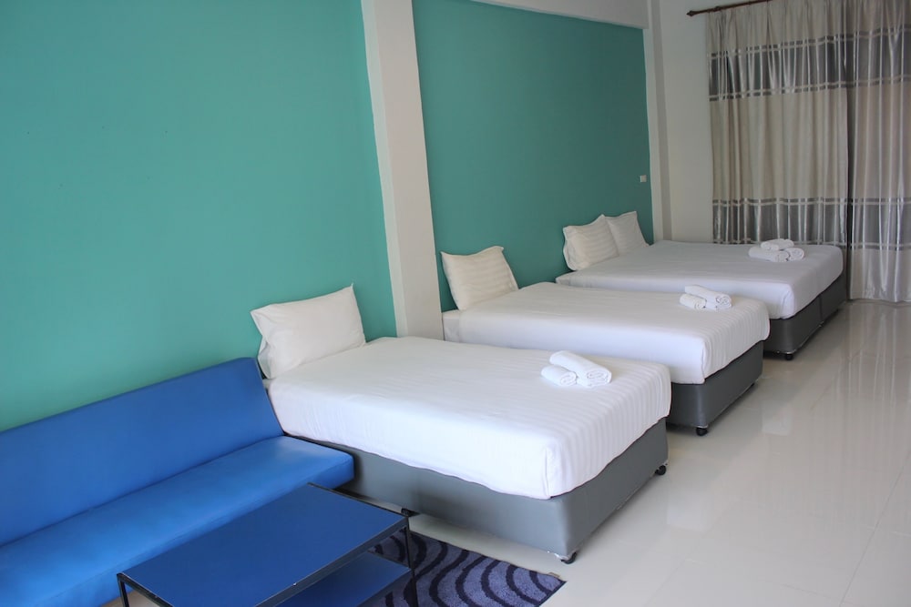 City Room, Multiple Beds, Non Smoking, Pool View photo 1