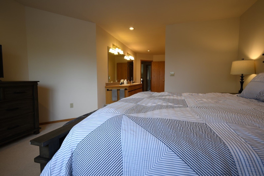 Condo (MH147)