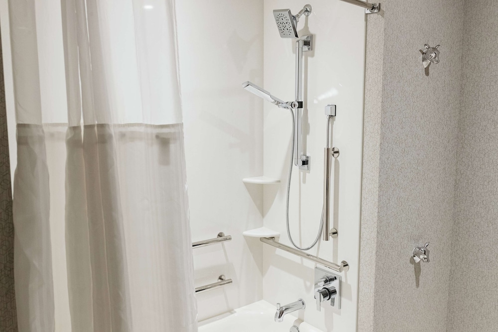 Studio, 1 King Bed, Accessible, Corner (Bathtub) - Photo 8