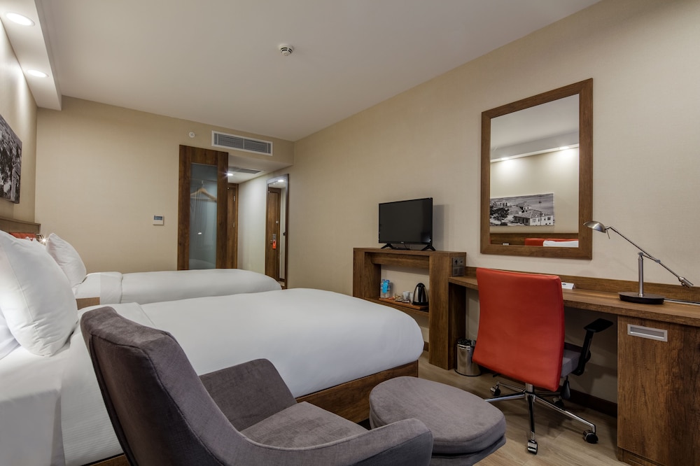 Twin Room (with Sofa bed and View)