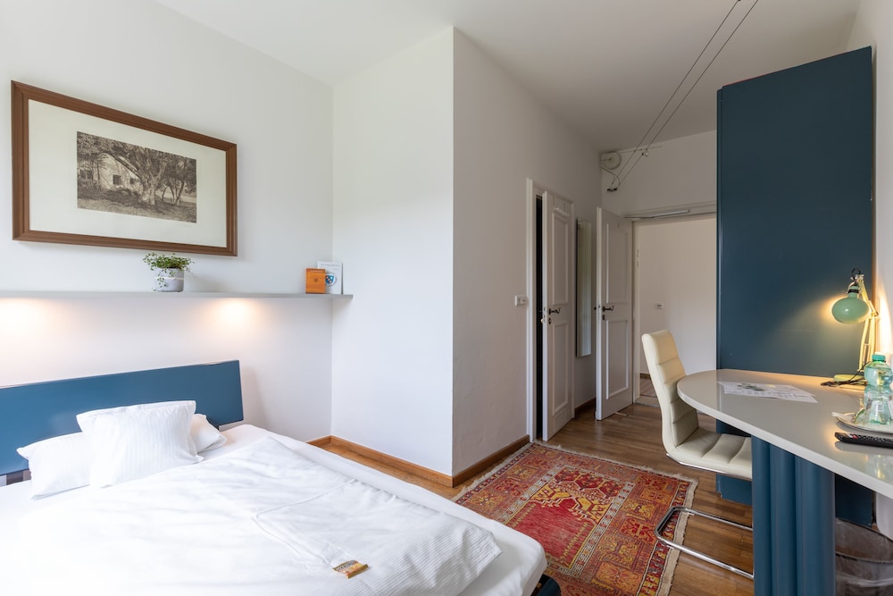 Single Room, Private Bathroom photo 1