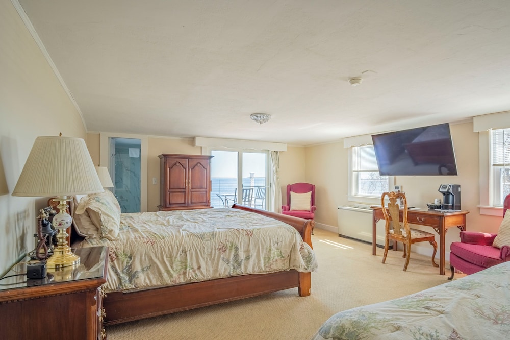 Superior Room, Ocean View (Yankee Clipper Inn or Quarterdeck House) photo 3