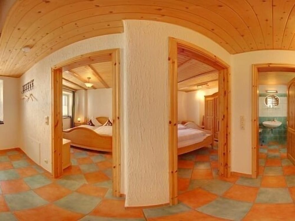 House, Ensuite, City View photo 2