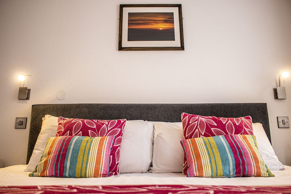 Standard Double or Twin Room (King Bed) photo 2