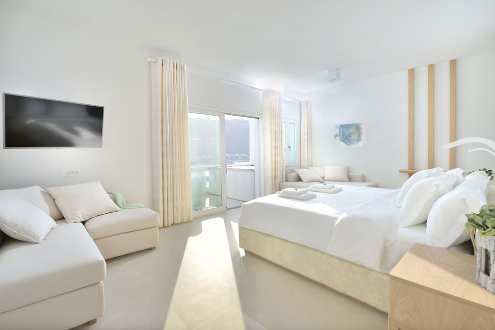 Nissaki VIP Suite with Indoor and Outdoor Hot Tub, Sea View - Photo 5