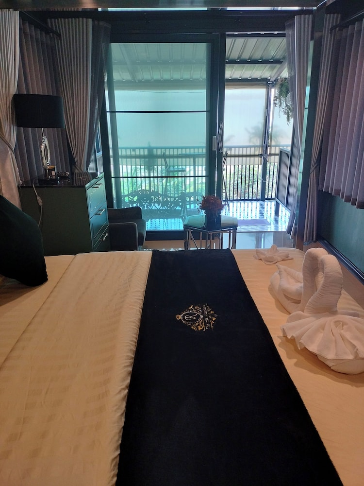 Design Room, Sea View