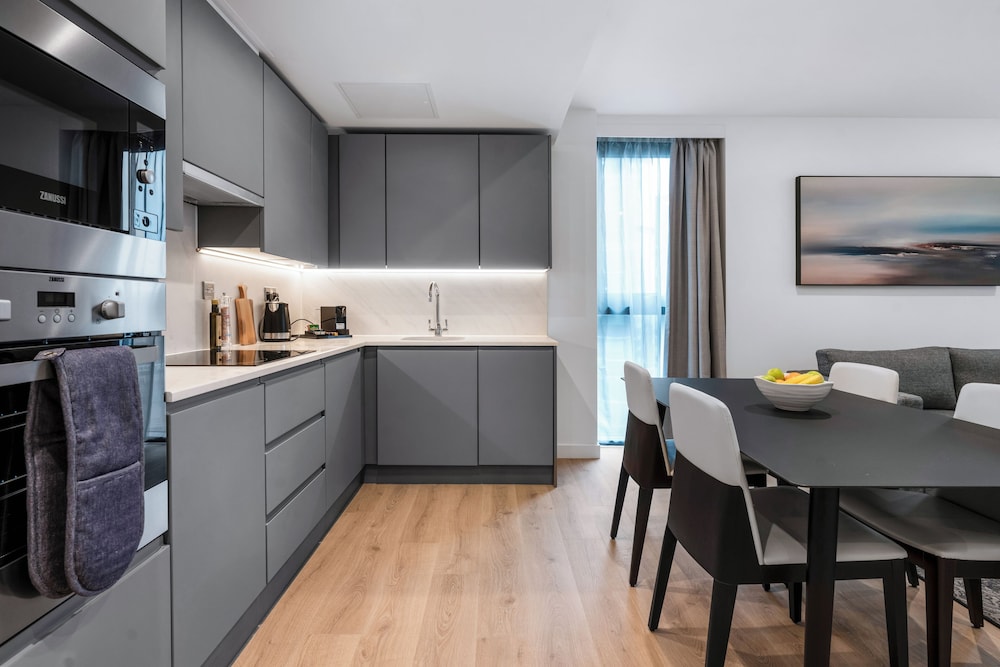 Two Bedroom Premium Apartment - Photo 6