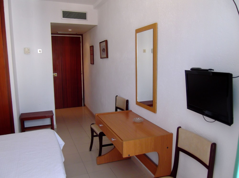 Double or Twin Room - Photo 5