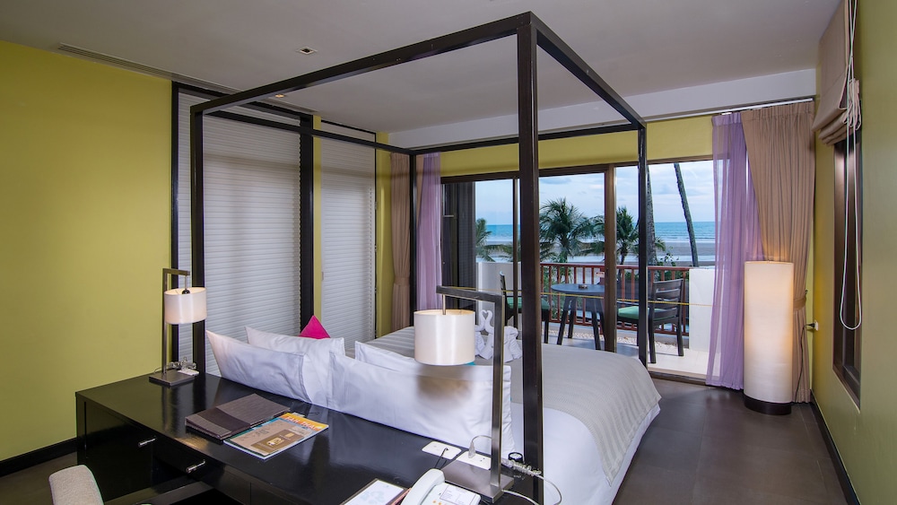 Suite, 1 King Bed, Sea View