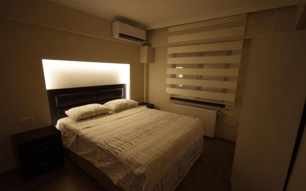Standard Apartment, 3 Bedrooms, Courtyard View photo 1