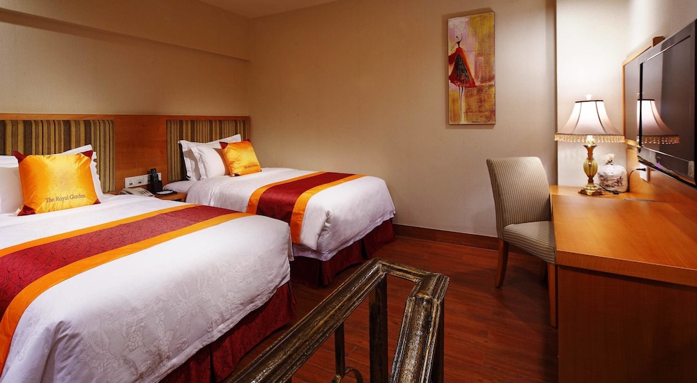 Deluxe Family Suite - Photo 1