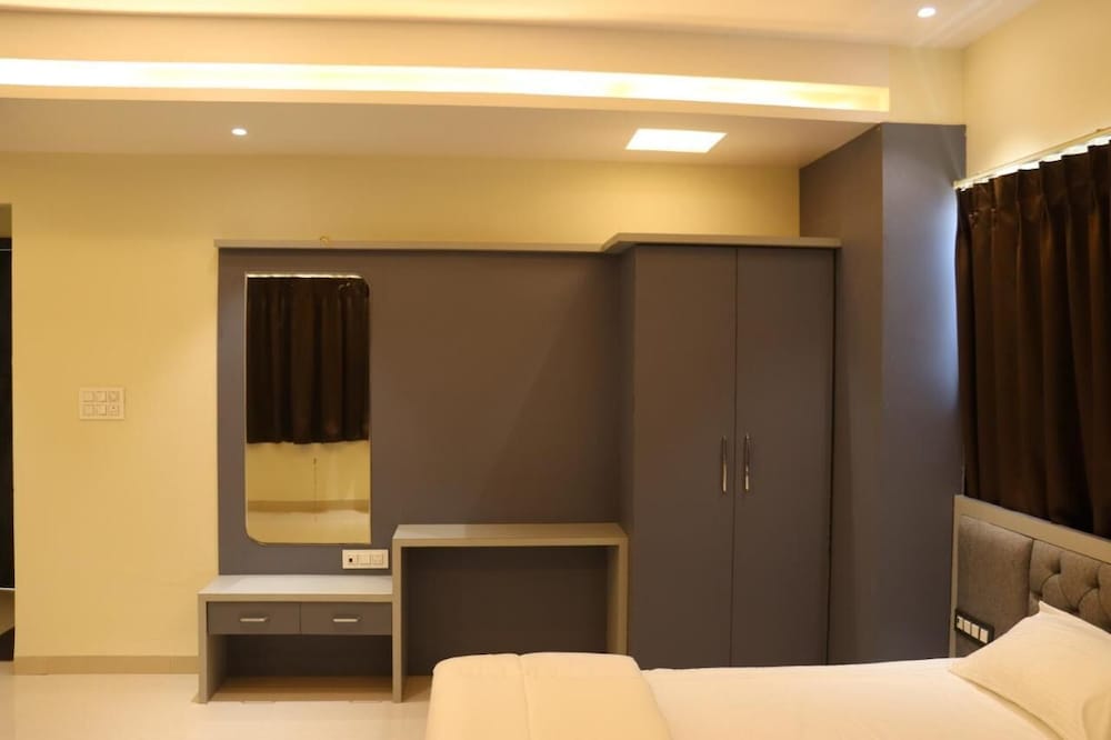 Deluxe Triple Room, City View