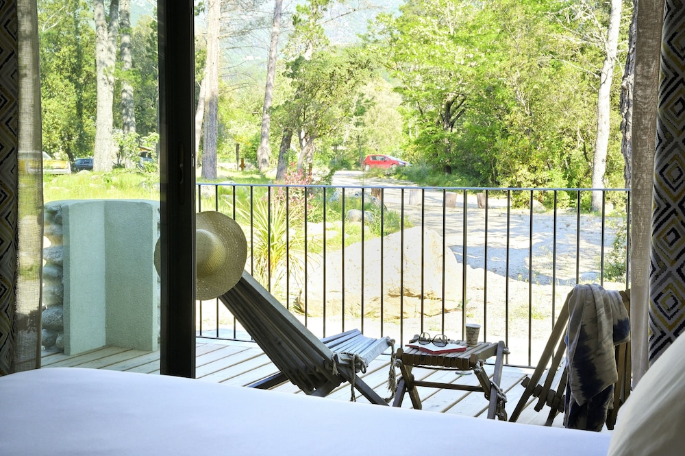 Deluxe Room, Garden View photo 3