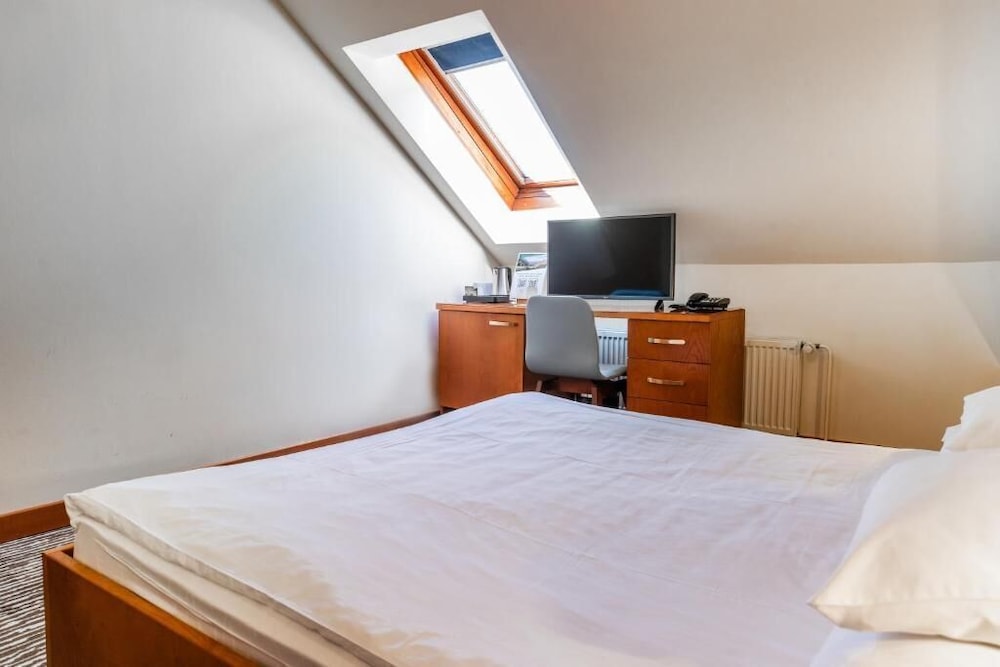 Basic Double or Twin Room photo 3