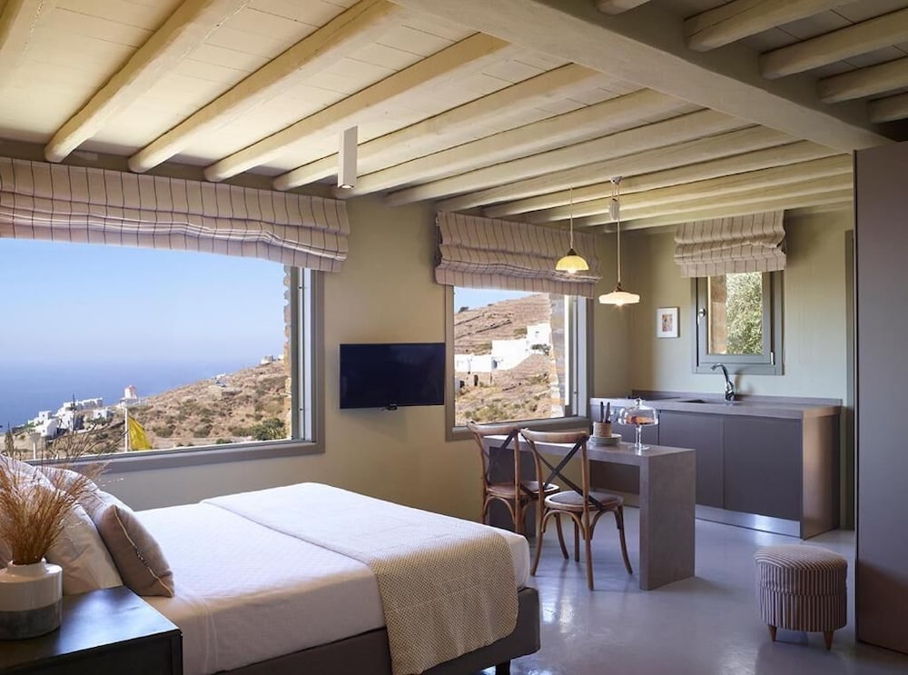 Outdoor Hot Tub, Suite, Sea View photo 2