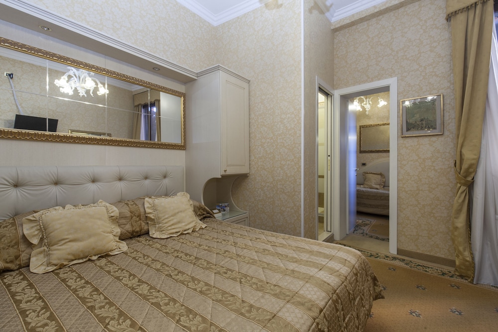 Classic Triple Room - Photo 1