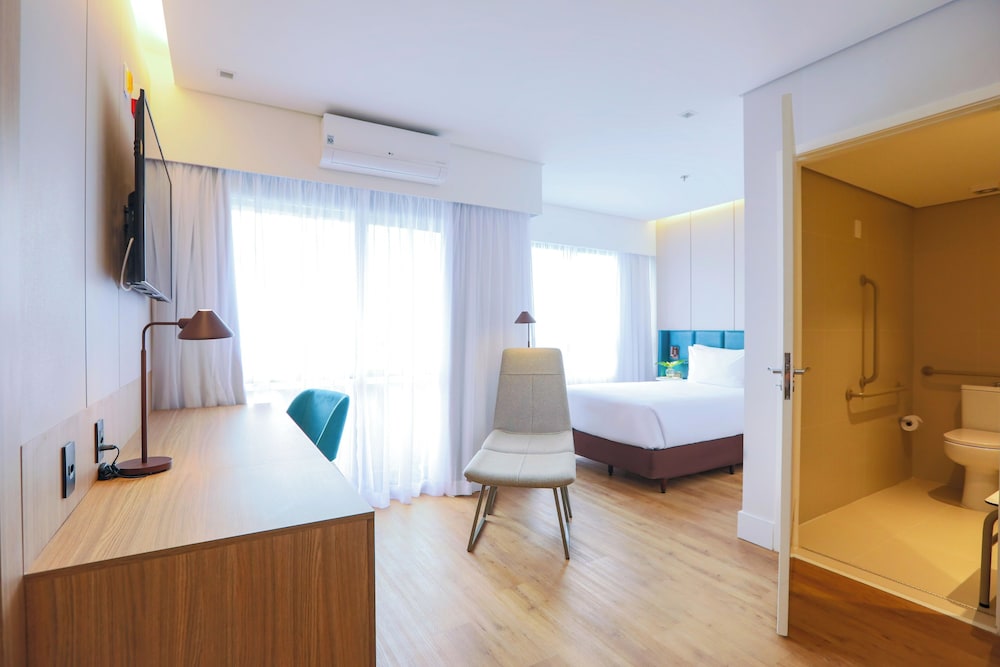 Deluxe Room, Mobility Accessible