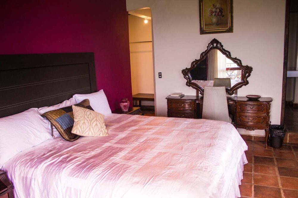 Panoramic Room